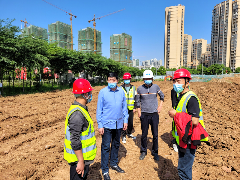 六安市重點工程建設管理處黨組書記、主任陳斌到長安路南延項目調研復工復產工作