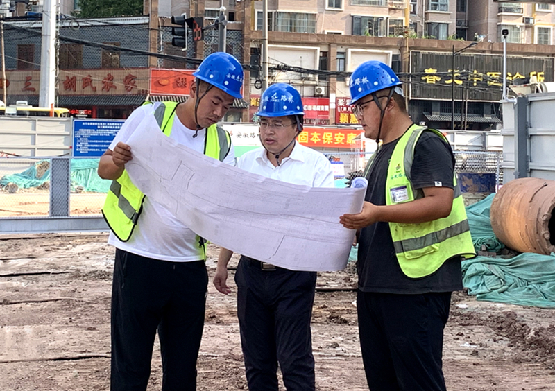 公司黨委書記、董事長錢申春到機場S1線先行段調(diào)研安全生產(chǎn)工作